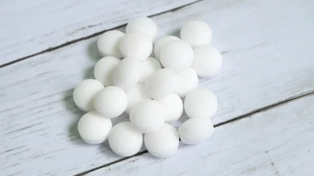 Naftalin Suda Çözünür Mü? Apolar Mı, Karışım Mı, Yanıcı Mı?