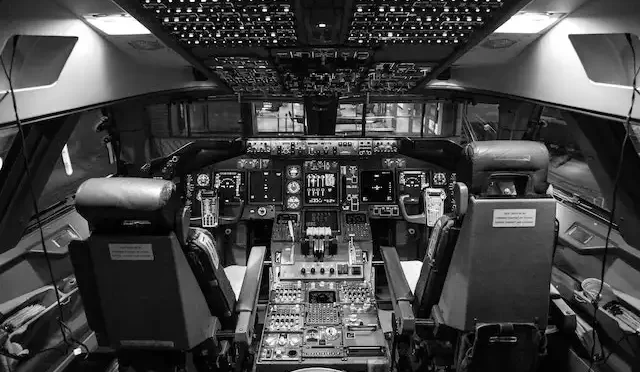 ucaklarda pilot kabinine ne denir